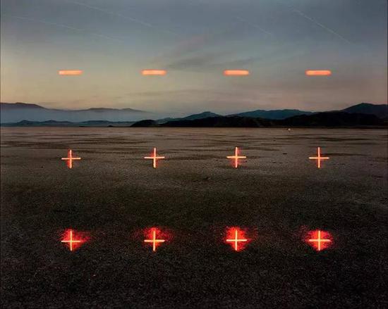 超現(xiàn)實、戲劇化的景觀燈光雕塑